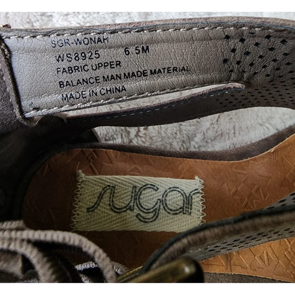 Sugar Wigout Demi Wedge Sandals Brown Perforated T-Strap Dual Buckle Womens 6.5